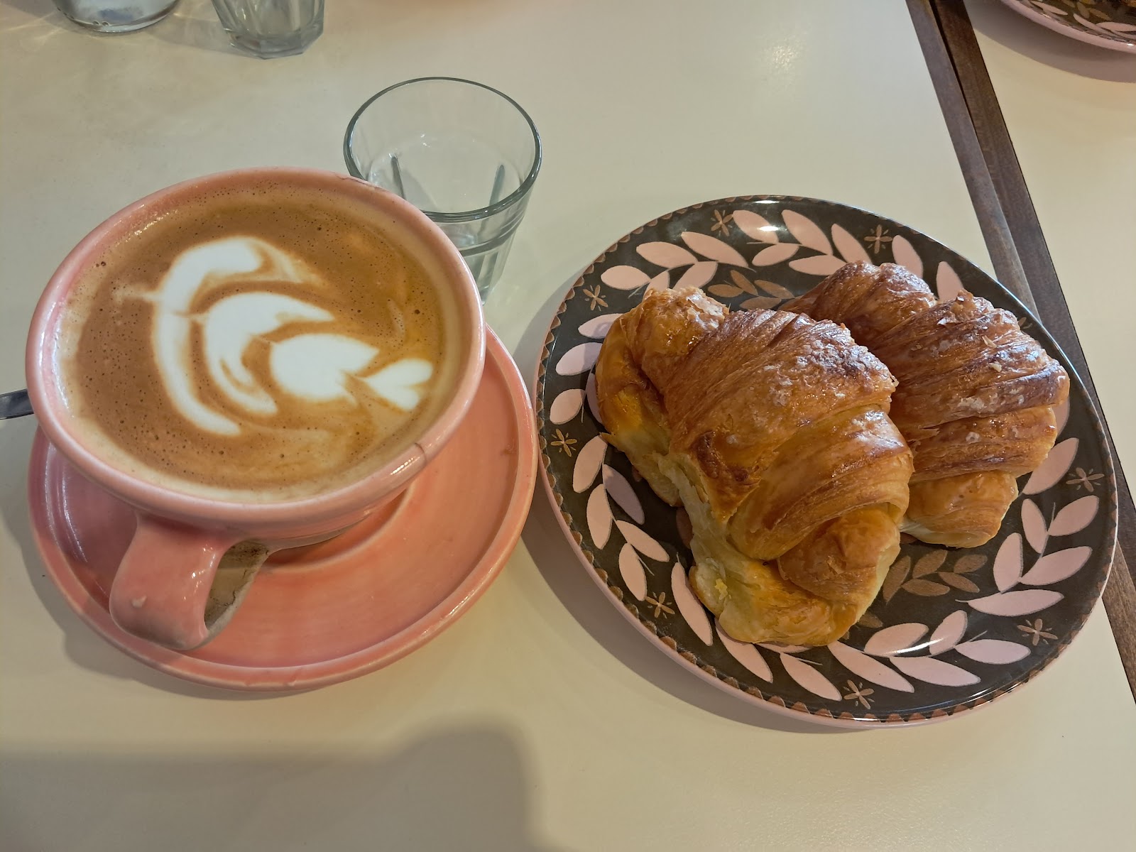 Capuccino y cornetto